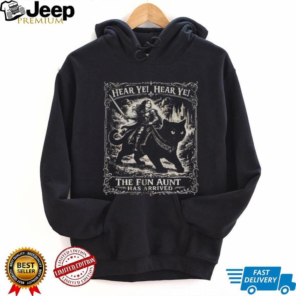 Knight Riding Giant Cat Hear Ye The Fun Aunt Has Arrived Shirt