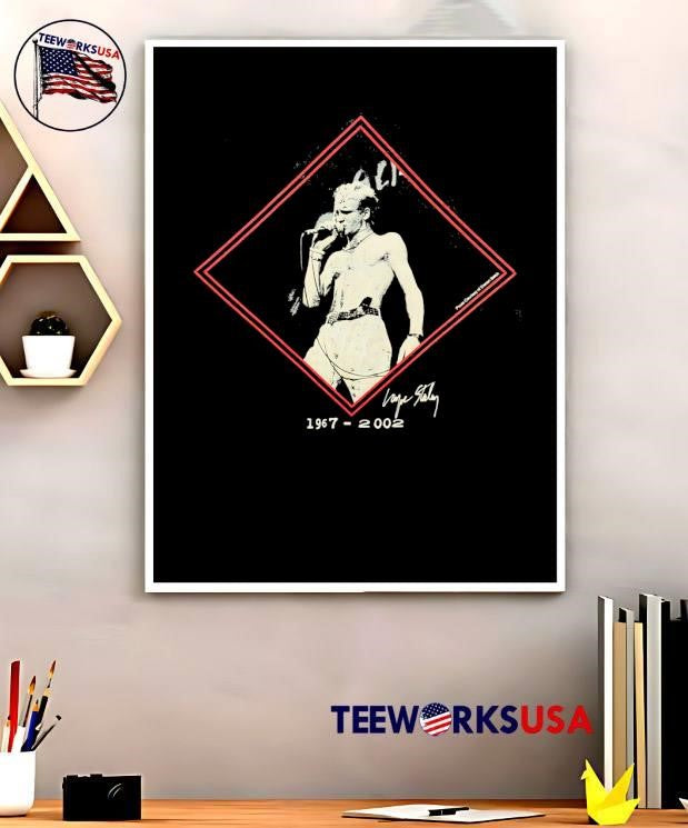 Photo Courtesy of Darren Balch Layne Staley Singing 1967 2002 shirt