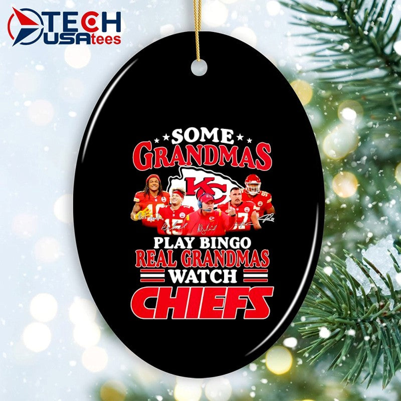 Some grandmas play bingo real grandmas watch Kansas City Chiefs signatures shirt