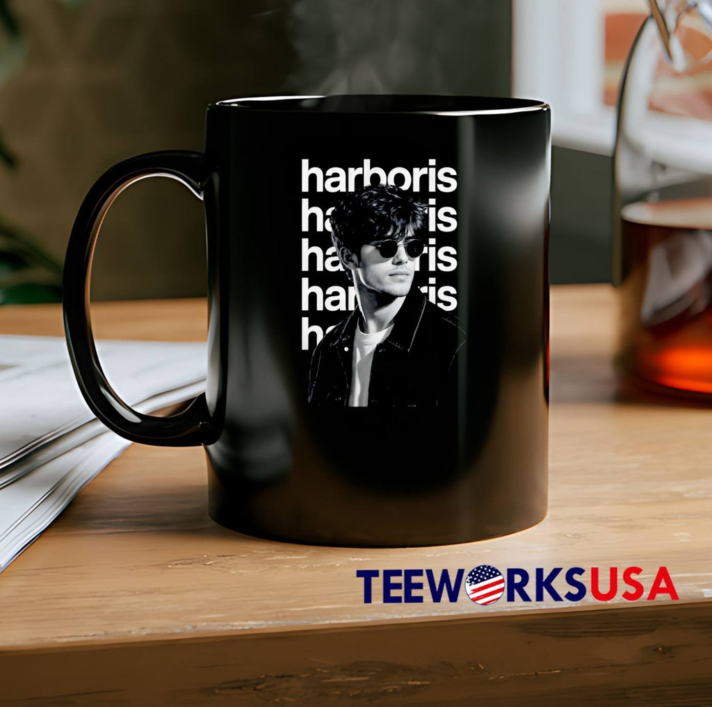 Stylish Fashion Apparel Man Wearing Sunglasses harboris T-Shirt