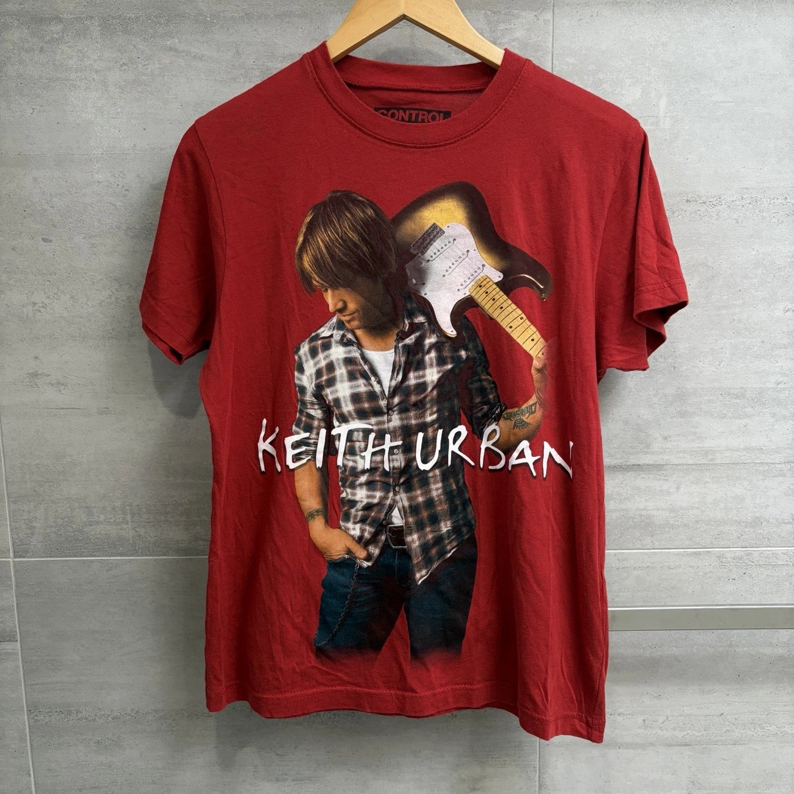 Keith Urban Graphic Band Tour T-Shirt “Escape The World” 2009 Men’s Size Medium