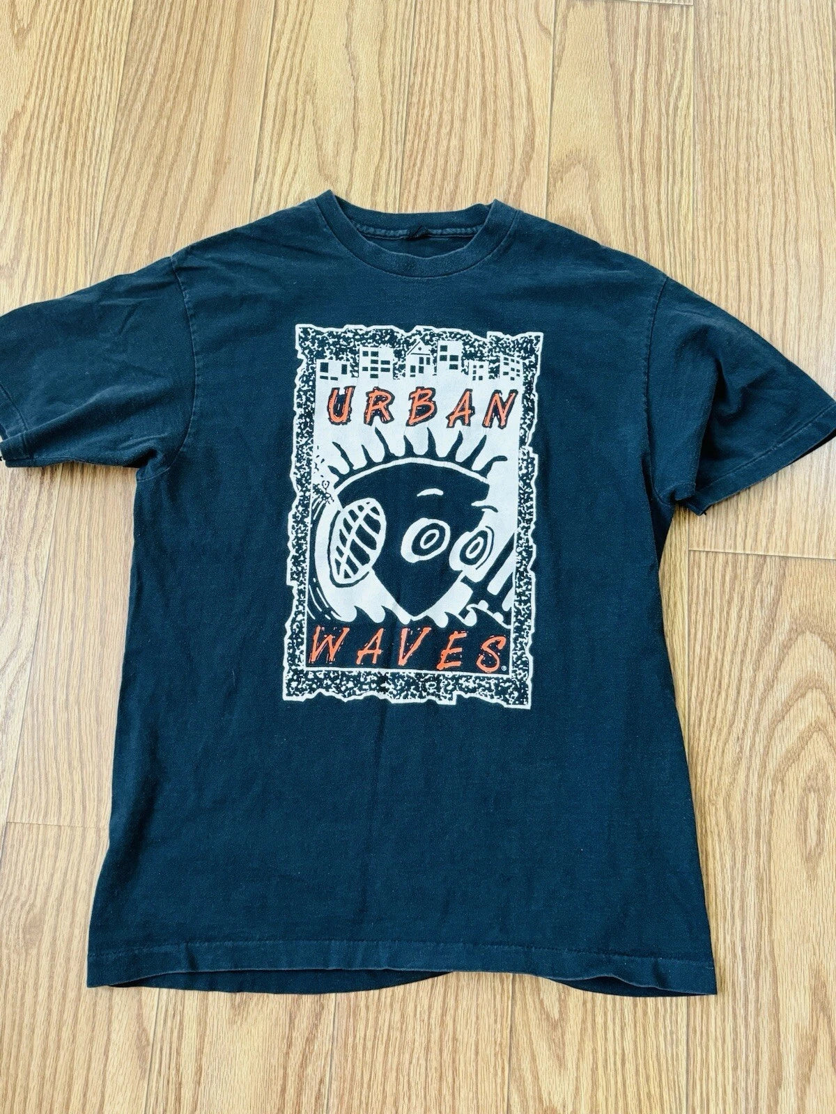 VTG Urban Outfit Urban Waves Shirt SIZE medium