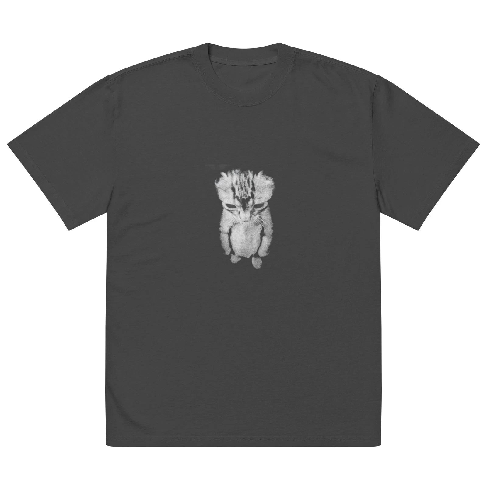Oversized faded t-shirt black standing kitten