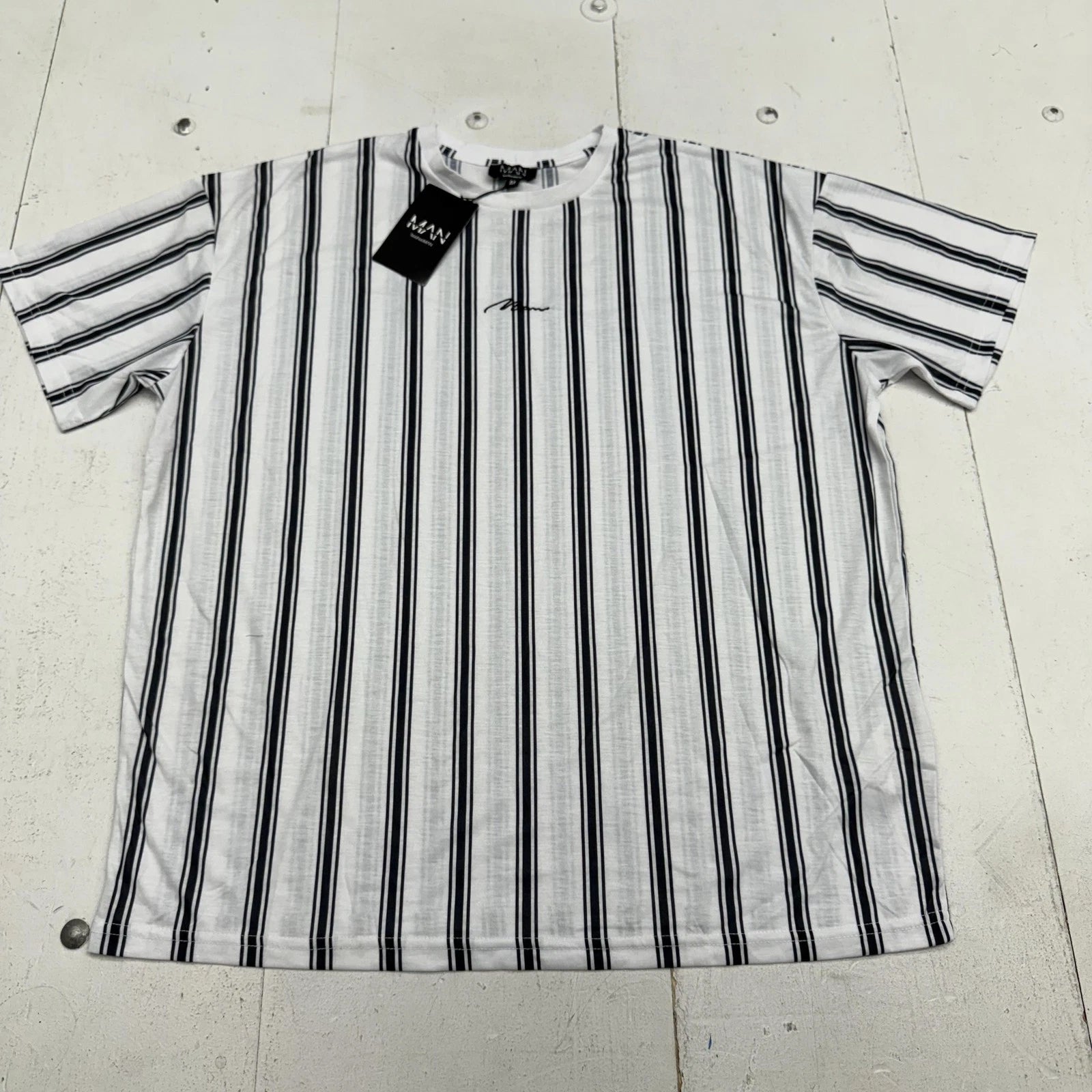 BoohooMAN Shirt Mens Medium White Oversized Stripe Signature Tee Jersey Crewneck