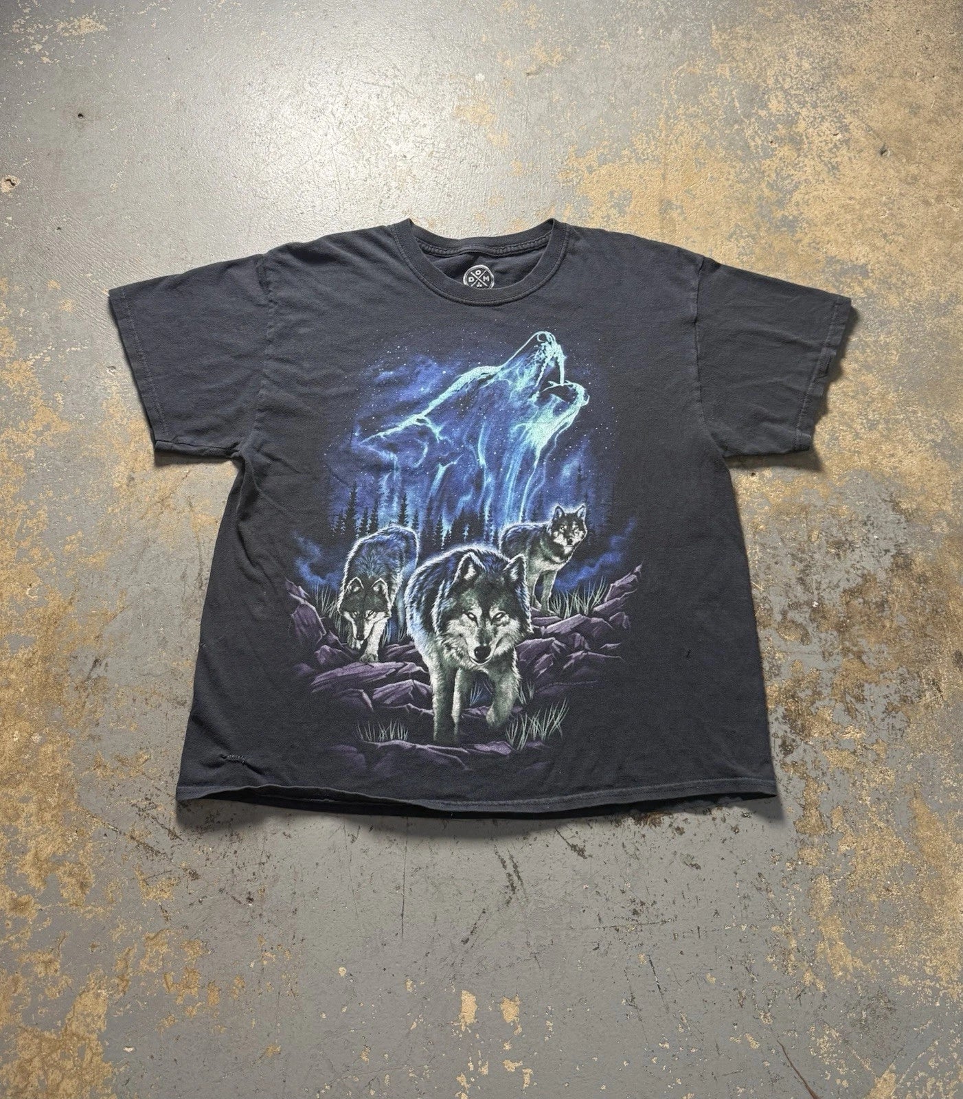 Y2K Wolf Nature Distressed Black Graphic Shirt-Size L