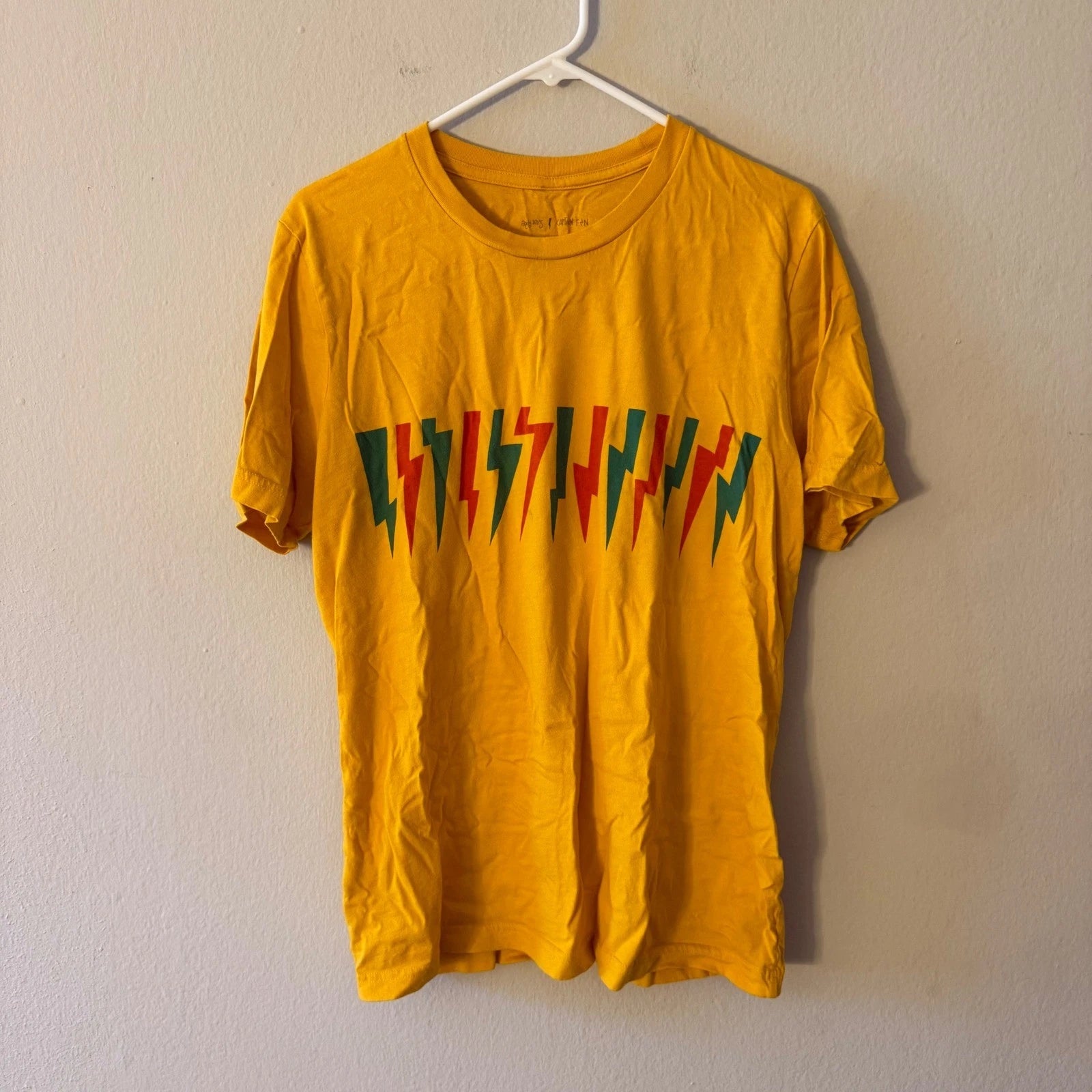 Andy Davis Captain Fin Mens Mustard Yellow Lightning Bolt Graphic T-Shirt Large