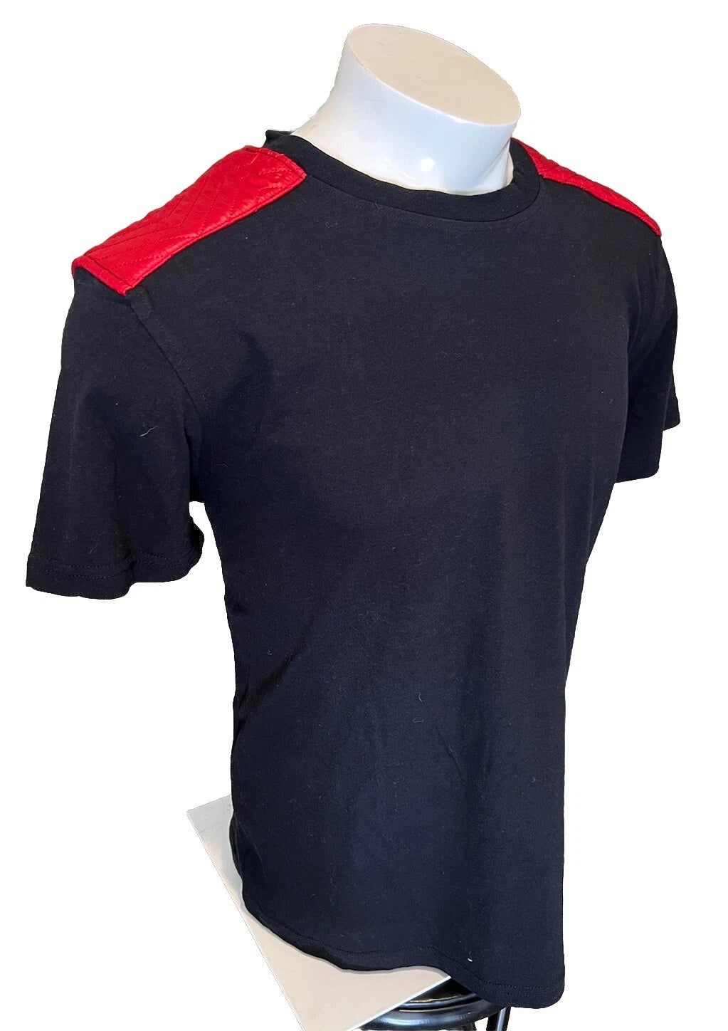 URBAN OUTFITTERS T-SHIRT  Size ( L, XL)